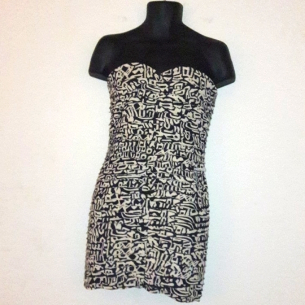 Strapless Fitted Graphic Print Mini Dress, Large - Picture 8 of 8